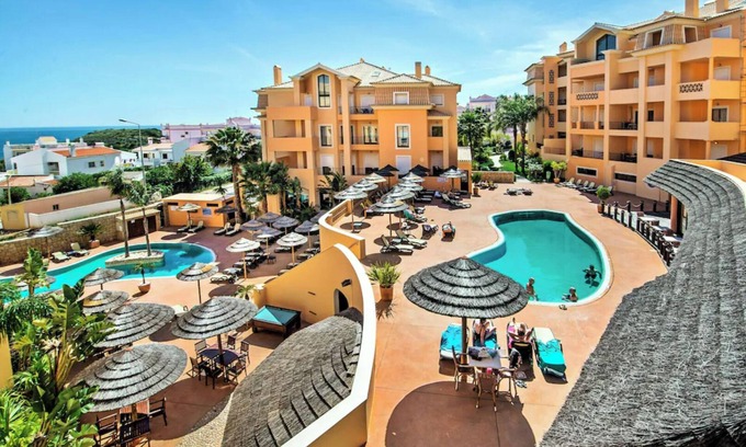 Praia da Luz Apartment | Beautiful 1 bed Apt with heated pool/sauna/hot-tub/gym