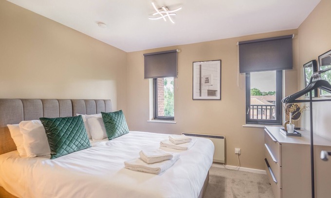 Nottingham Apartment | Beautiful 1-bed with overlooking balcony