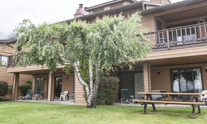 Hope Apartment | Beautiful 1 bedroom unit at resort, sleeps 4