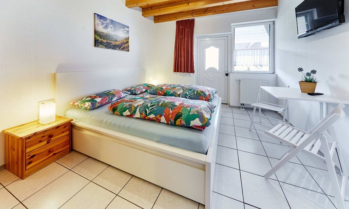 Rust Apartment | Beautiful 1-room apartment with bathroom & WC - just a 10-minute walk from Europa-Park