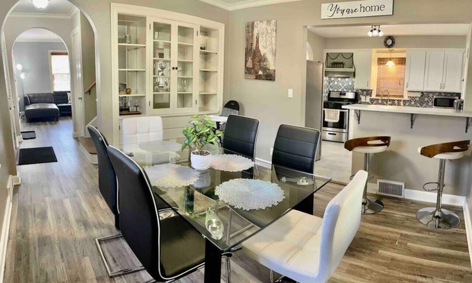 Rockford House | Beautiful 10-Person Home ~Game Room~Pet Friendly