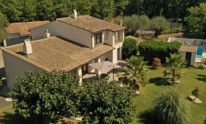 Vers-Pont-du-Gard Villa | Beautiful 10p villa with private pool, jacuzzi & tennis court