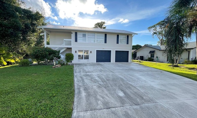 North Naples House | Beautiful 1450sq ft 3bedroom 2bath. Huge, fenced yard 1mile from gulf of America