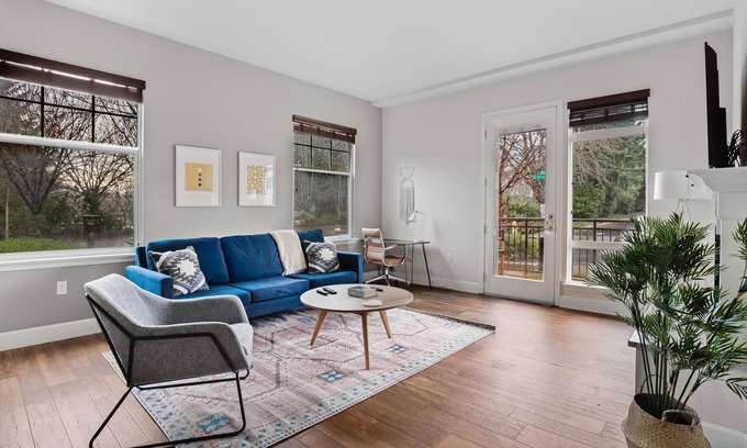 Town Center Apartment | Beautiful 1BR Apartment in Woodinville