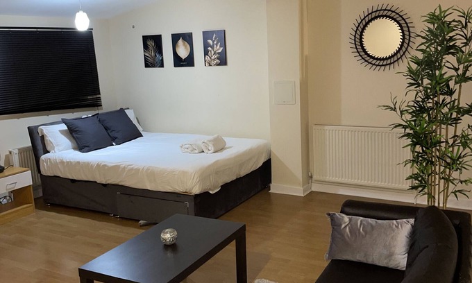 Slough Apartment | Beautiful 2 Bed Apartment