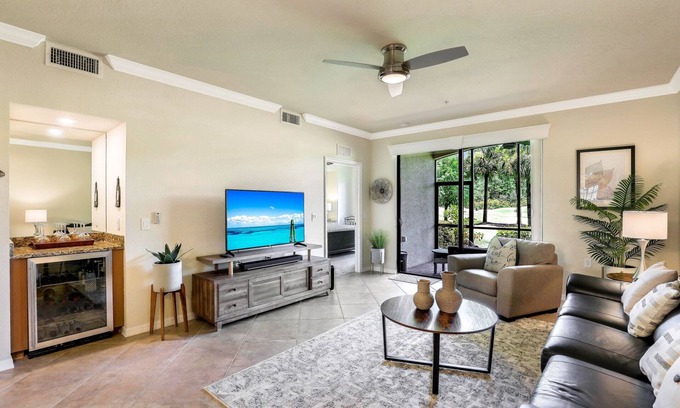 Naples Condo | Beautiful 2-Bed 2-Bath Veranda w/Den in brilliant Bonita National