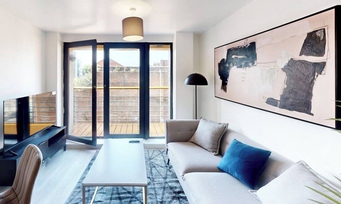 RopeWalks Apartment | Beautiful 2 Bedroom Apartment With Balcony in Liverpool City Centre