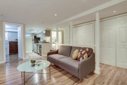 Capitol Hill Apartment | Beautiful 2 Bedroom across from The House of Representatives