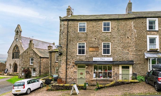 Reeth Apartment | Beautiful, 2 bedroom, first floor apartment, at the heart of a busting Dales Village.