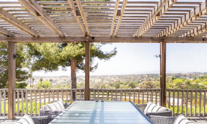 Fallbrook House | Beautiful 2-bedroom home with stunning viewsnSleeps 4 - 2 Bedrooms - 1 Bath