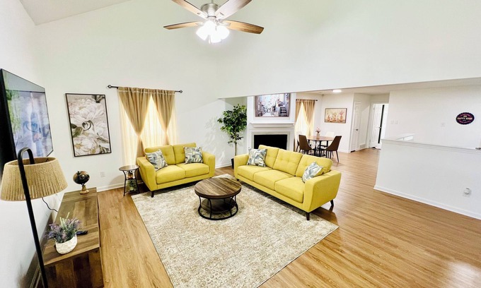 Cordova House | Beautiful 2-bedroom townhome with king size beds in Cordova Memphis