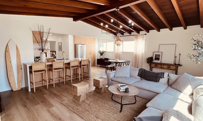 Peninsula Condo | Beautiful 2 Bedroom beach bungalow! Steps to the sand!