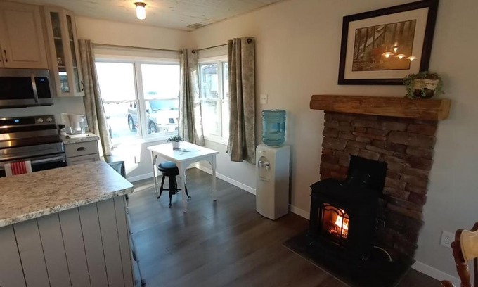 Coe Hill House | Beautiful 2 Bedroom Waterfront Cottage