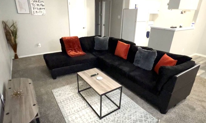 Webster Apartment | Beautiful 2 BR 5 Mins Away From The NASA