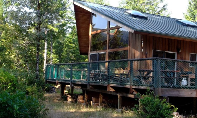 Crescent City House | Beautiful 2 story house on Smith River- Private Beach, Trails,& More!