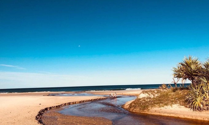 Angourie Villa | Beautiful 2storey villa 3 mins walk to restaurant cafes and spooky beach