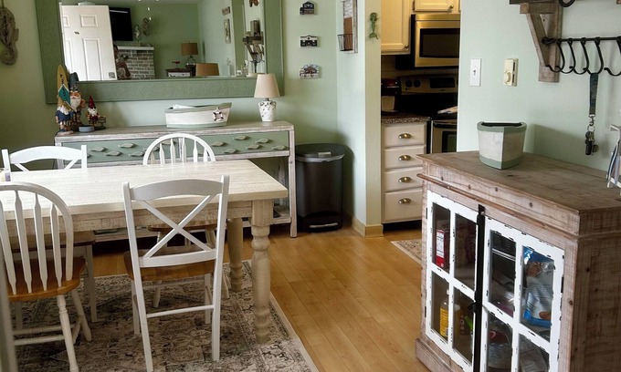 Sea Isle City Condo | Beautiful 3 Bedroom condo, one block from beach, in center of Sea Isle City