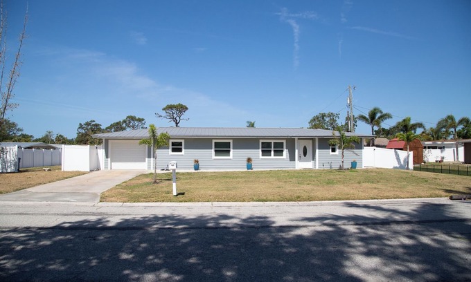 Vamo House | Beautiful 3 Bedroom/2 Bath with Pool, Spacious Backyard, Ocean Access.