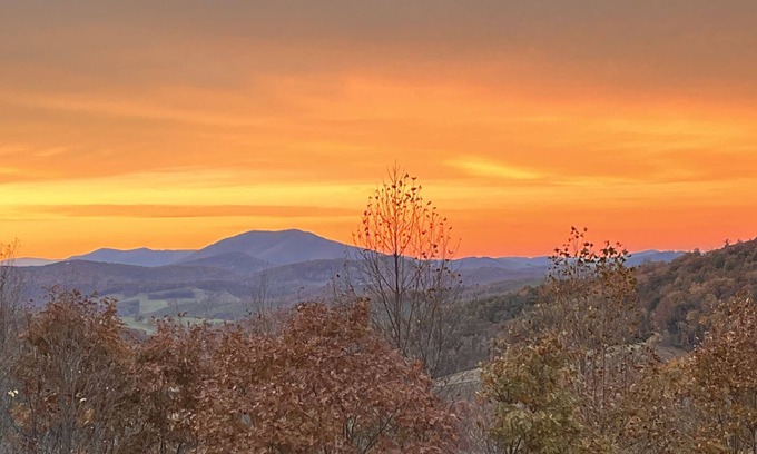 Fleetwood Cabin | Beautiful 3 bedroom Chalet ranch mountain home: Boone Area - we are OPEN again!