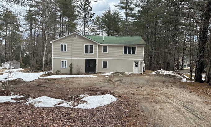 Bridgton House | Beautiful 3 Bedroom House in Charming Bridgton near Moose Pond