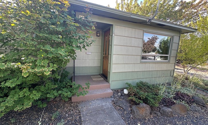 Redmond House | Beautiful 3-bedroom home in Redmond. Family friendly, walk to downtown!