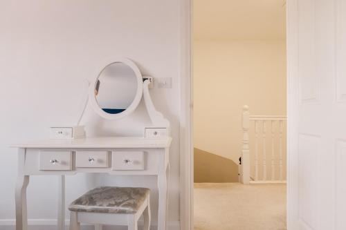 Hawbridge Apartment | Beautiful 3 Bedroom Home Near Worcester