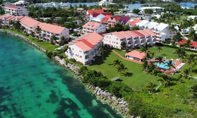 Bell Channel Bay Condo | Beautiful 3 Bedroom Penthouse Apartment on Bell Channel with a 30' Dock Slip!