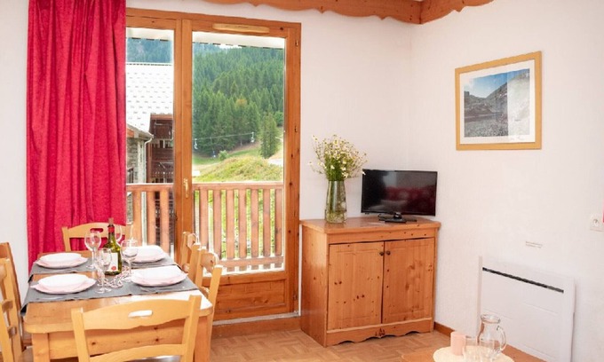 Puy-Saint-Vincent Apartment | Beautiful 3-Room Apartment with Balcony, Ski Locker and Parking