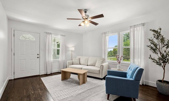 Kennesaw House | Beautiful 3BR/2Bath home with porch swing! WiFi and office space