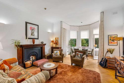 Frognal and Fitzjohns House | Beautiful 4 bed in Hampstead with Garden & Parking