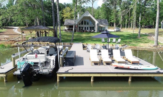 Jacksons' Gap House | Beautiful 4-bedroom Lakefront Retreat Located in Peaceful Cove at Lake Martin!
