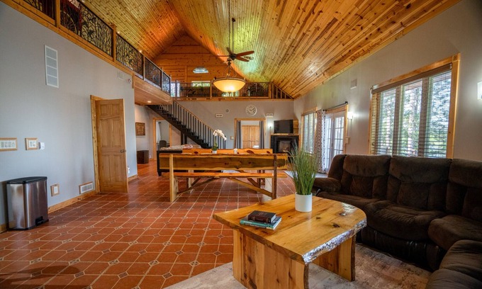 Backus Cabin | Beautiful 4-bedroom Lakefront cabin on Portage Chain of lakes in Backus