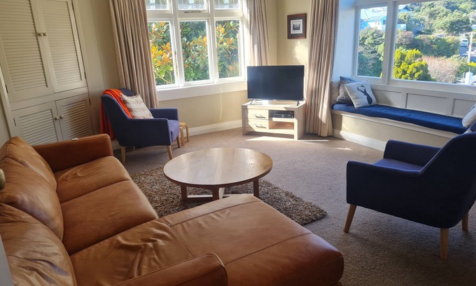 Seatoun House | Beautiful 4 bedroom home close to the beach and Miramar cafes