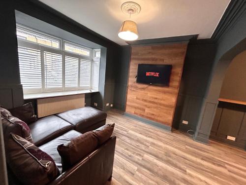 Hull House | Beautiful 4 bedroom property with 5G WI-FI and smart tv