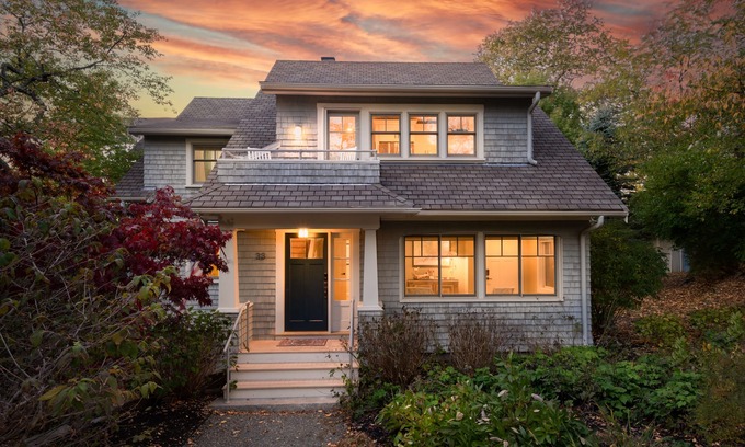Gloucester House | ⭐️ Beautiful 4+ Bedroom Annisquam W/Private Beach Access 🏖