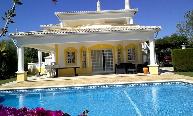Portimao Villa | Beautiful 4 bedroom villa in the Alto Golf