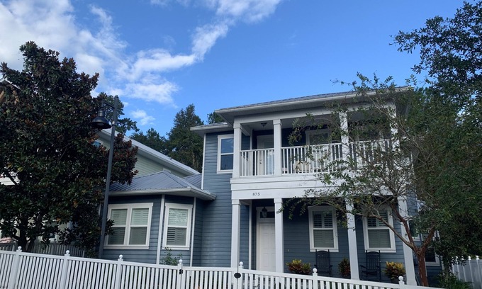 Gainesville House | Beautiful 4 BR 3.5 BA 5 minutes from the stadium, a mile from the Oaks Mall
