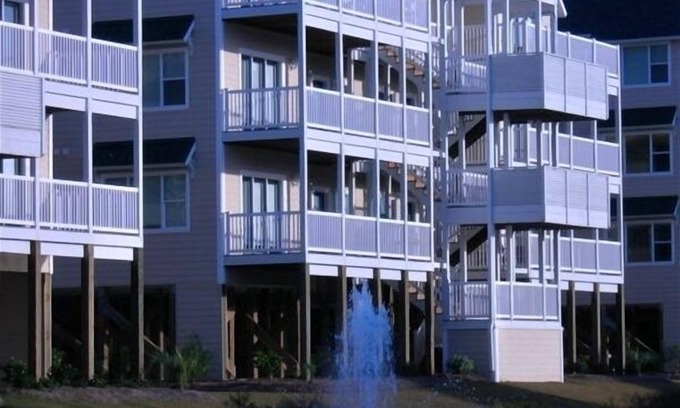 Ocean Isle Beach Condo | Beautiful 4 BR Oib Condo with Beachfront Pool!