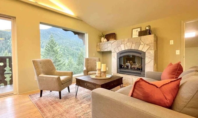 Port Angeles Ski Chalet | Beautiful 4 Person Suite - Olympic National Park