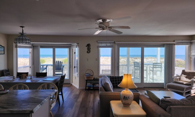 South End House | BEAUTIFUL 4BR 2BA BEACHFRONT With BREATHTAKING OCEAN VIEW!