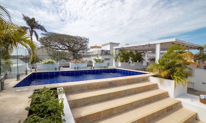 Centro Villa | Beautiful 5 Bedroom House w/Pool in Walled City