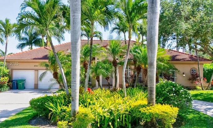 Cutler Bay House | Beautiful 5-bedroom house in enchanting Cutler Bay, Private: Pool, Jacuzzi, Gym