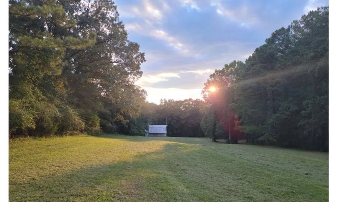 Conyers Villa | Beautiful 5-bedroom Villa on 28 Acres with barn