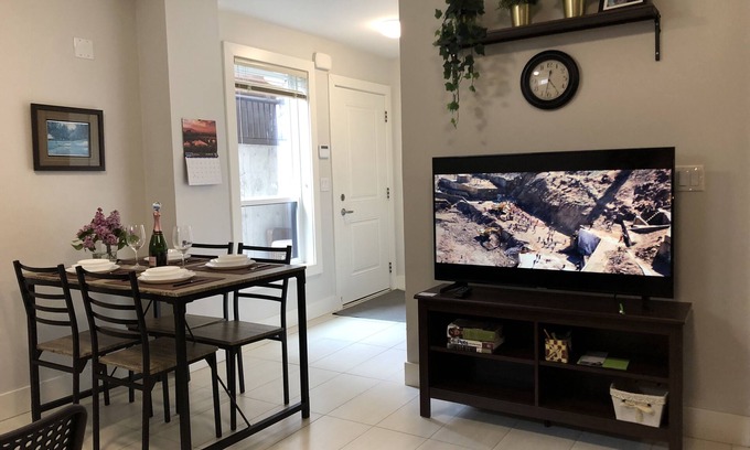 Burnaby House | Beautiful 5 star 2 bd suite near bus&shopping
