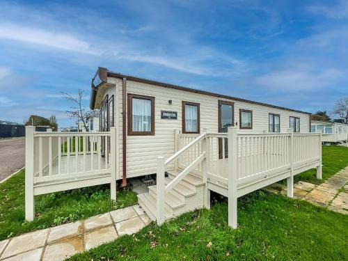 Clacton-on-Sea Other | Beautiful 6 Berth Caravan With Decking At Valley Farm Holiday Park Ref 46736V