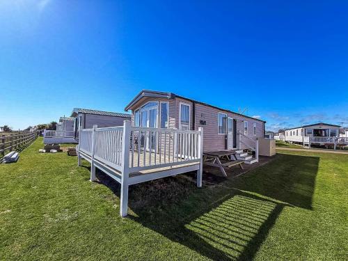 Pakefield Other | Beautiful 6 Berth Caravan With Full Sea Views For Hire In Suffolk Ref 68004Cr