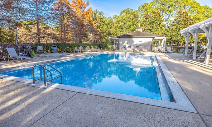 Laurel Grove House | Beautiful - 6 pax Golf Cart w optional 4 pax, Pool, HotTub, Gym, Pet Friendly