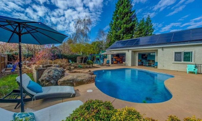 Chico House | BEAUTIFUL 7/5 W/POOL/HOT TUB LOTS OF ROOM