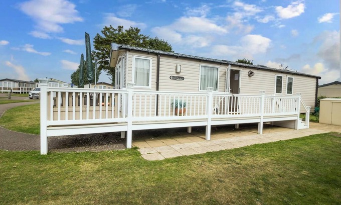 Great Yarmouth House | Beautiful 8 berth caravan for hire at Seashore Haven Park in Norfolk ref 22039C