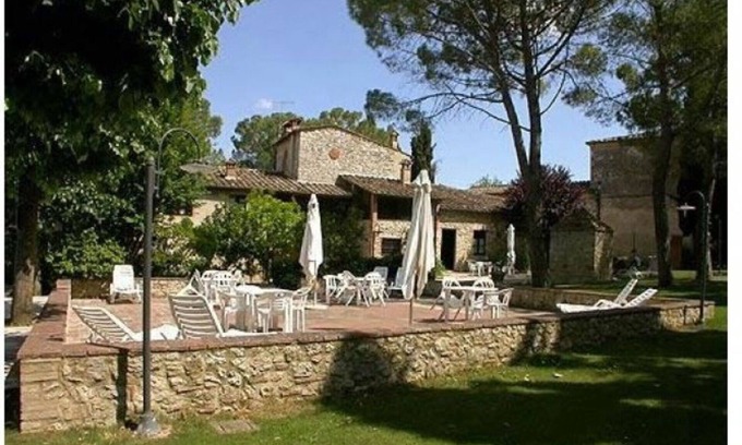 Colle di Val d'Elsa House | Beautiful apartment in villa for 4 guests with pool, TV, patio, pets allowed and parking